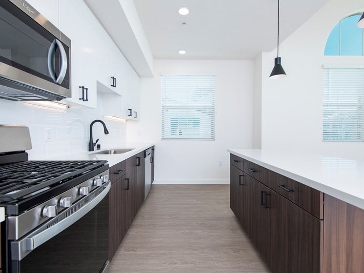Stainless Steel Appliances At The Club At Enclave Apartments In Chula Vista, CA