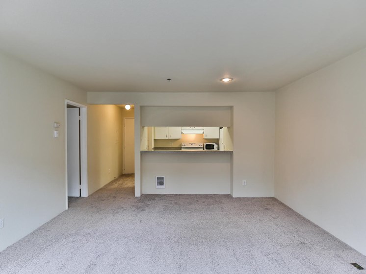 Carpeted Living Area at Charbonneau, Washington