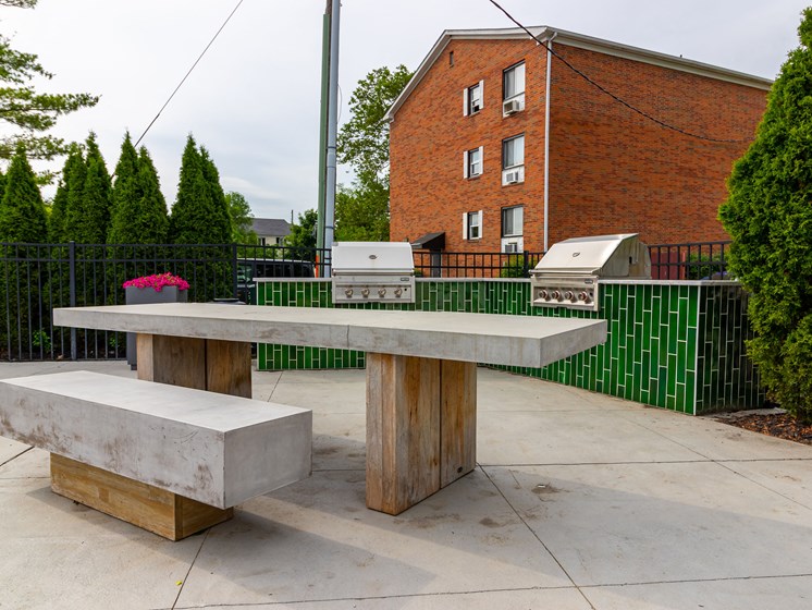 Outdoor Grilling Area  at Heritage Apartments, Columbus, OH