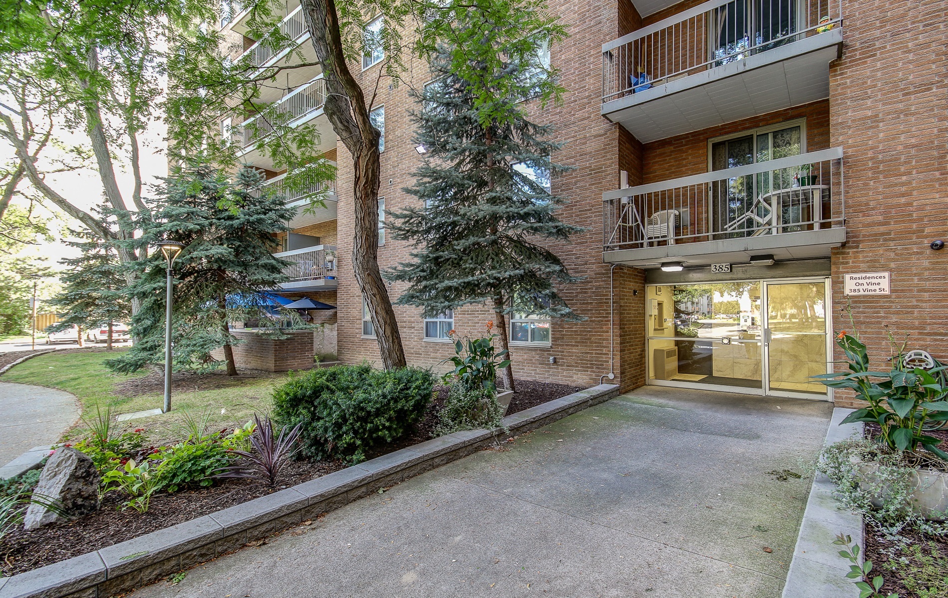 383-385 Vine Street, St. Catharines, ON L2M 6W3 — photo 3