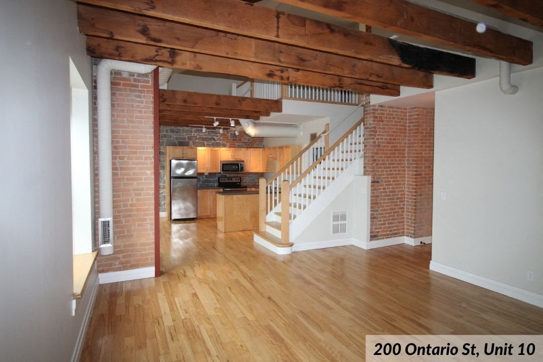 200 Street, Unit 10 living space