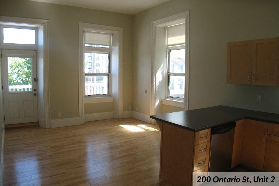 200 Street, Unit 2 living space