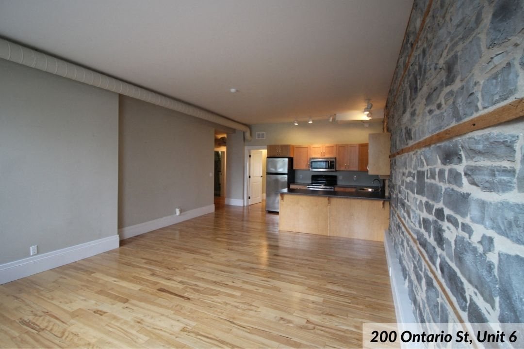 200 Street, Unit 6 living space