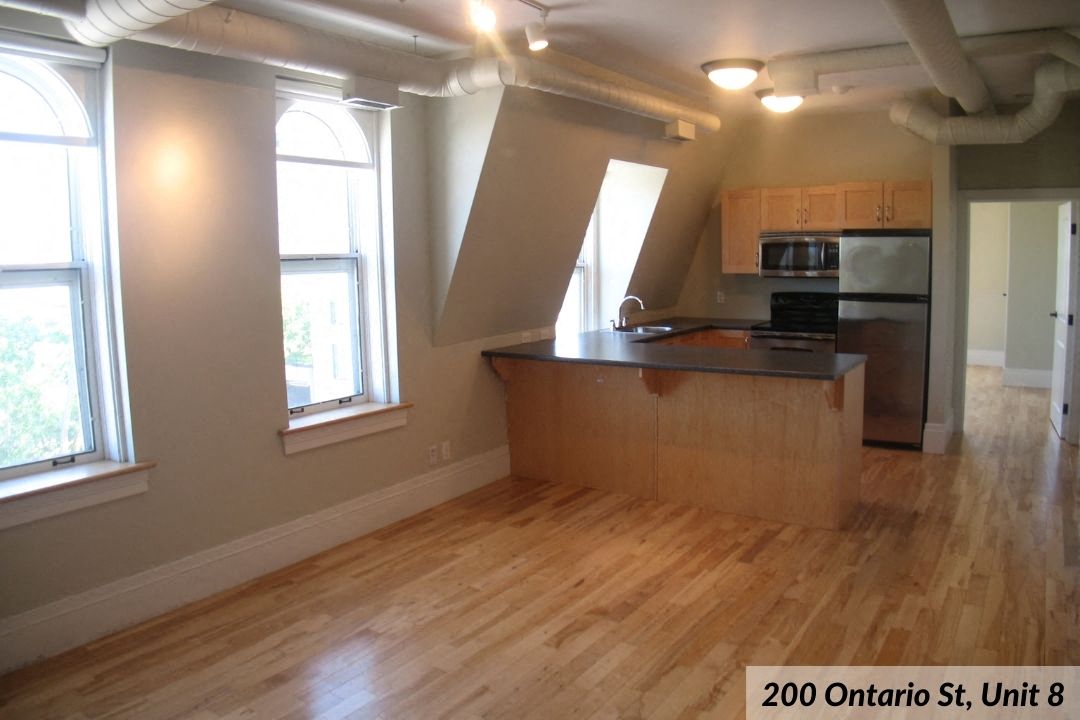 200 Street, Unit 8 living space