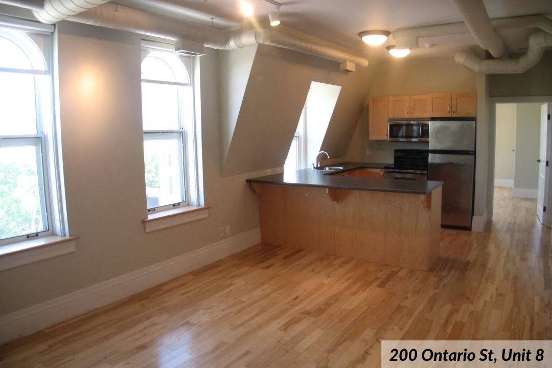 200 Street, Unit 8 living space