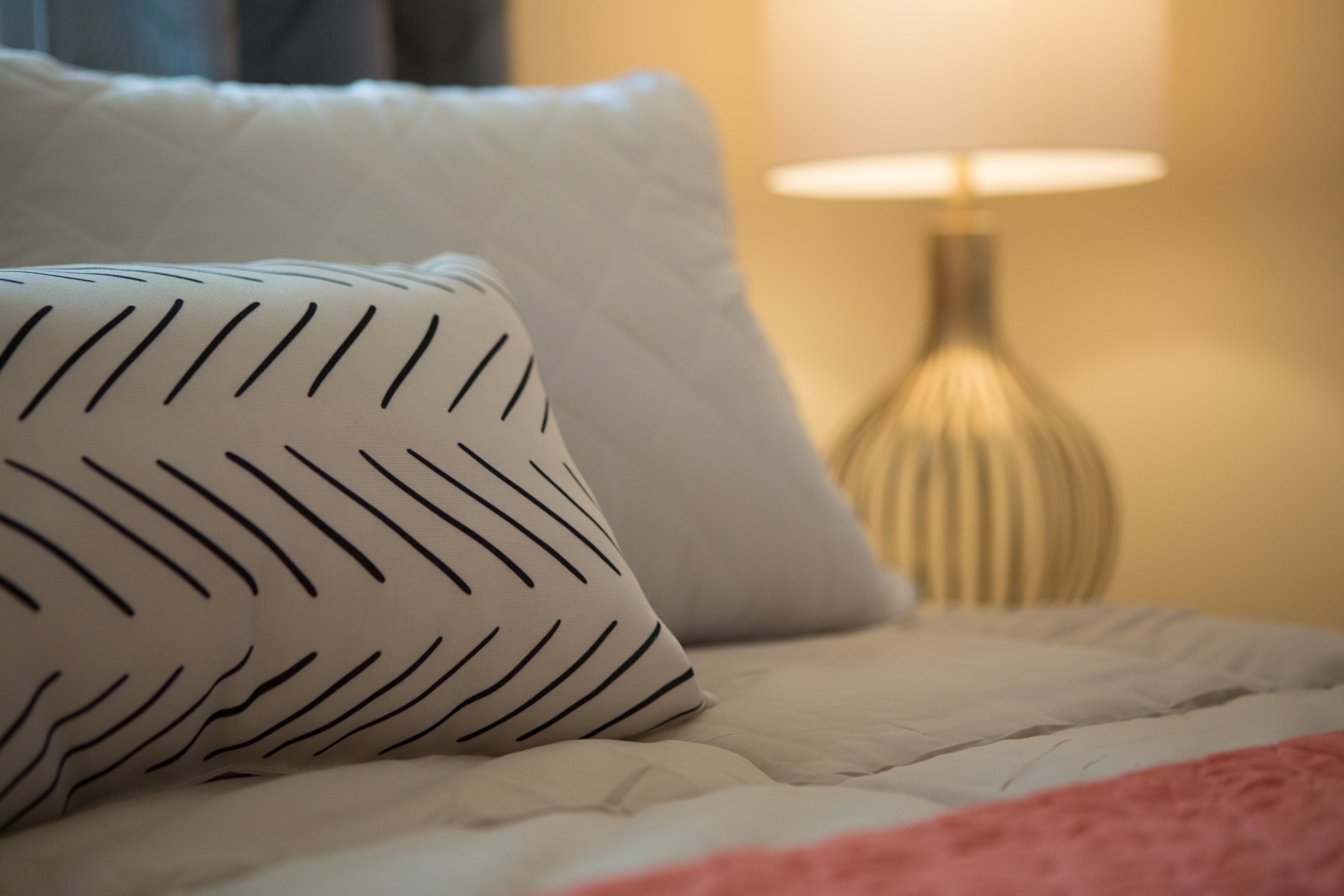 A bedroom with lamp