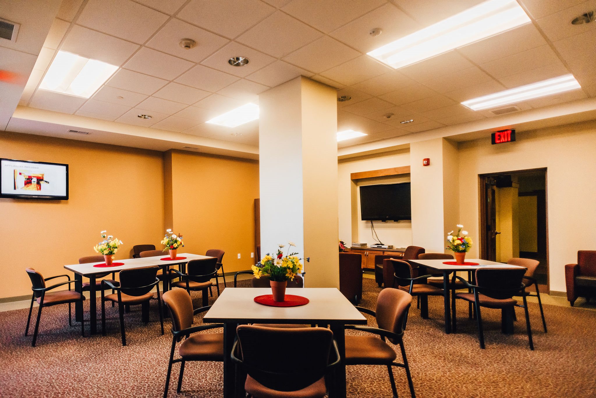community room with tables and chairs