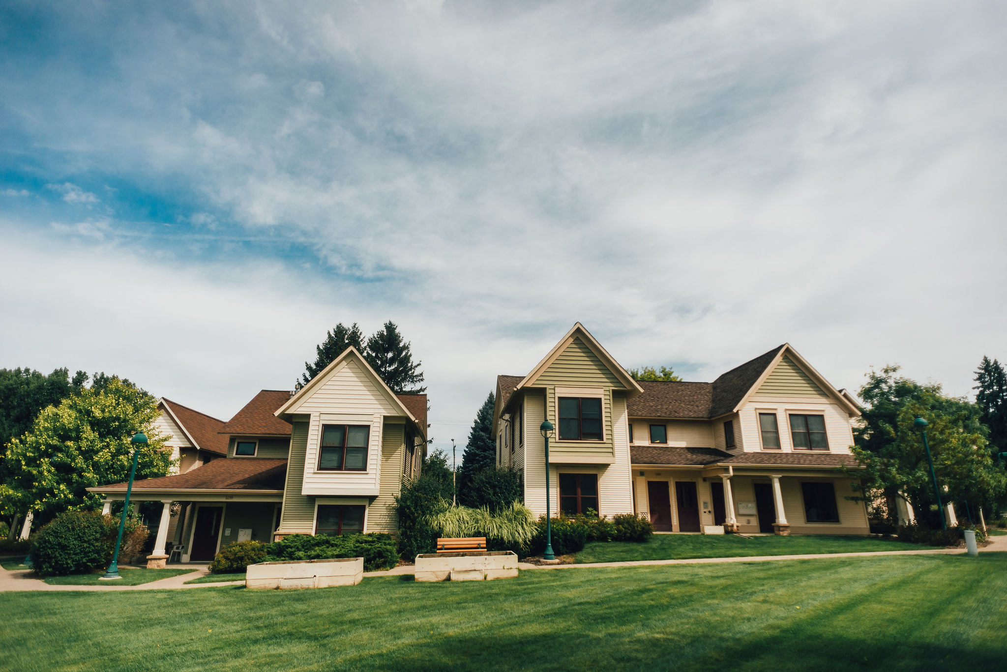 townhomes with landscaping