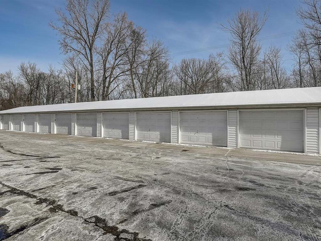 Photos and Video of Roberts Manor Apartments in Appleton, WI