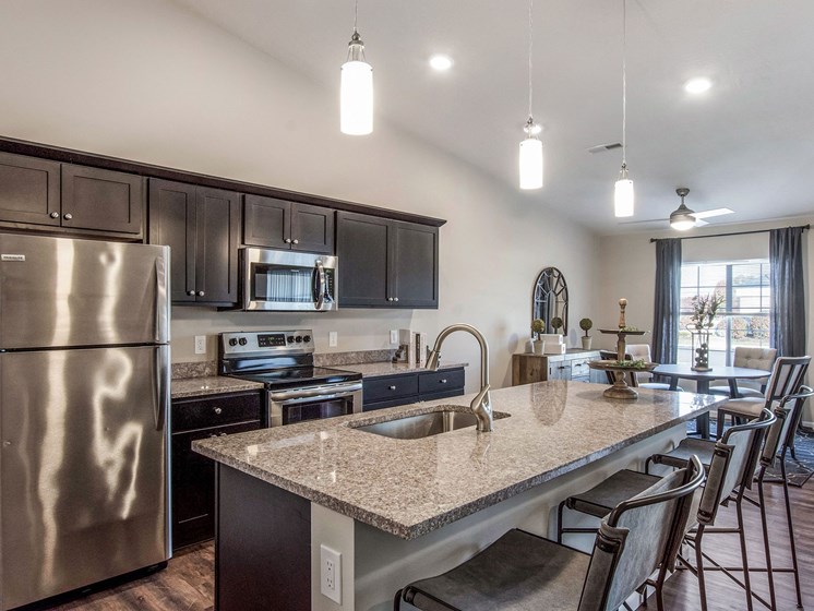 Cincinnati Ohio Apartment Rentals Redwood Living Redwood Cincinnati Tealtown Road Kitchen