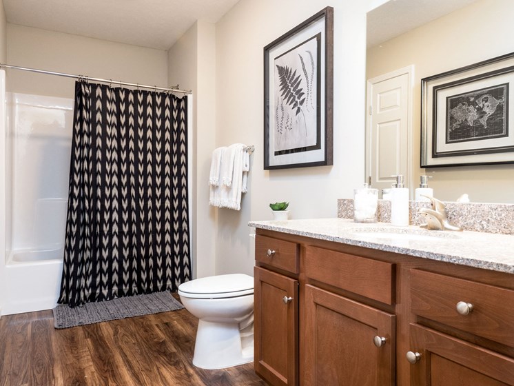 Fairborn Ohio Apartment Rentals Redwood Fairborn Bathroom