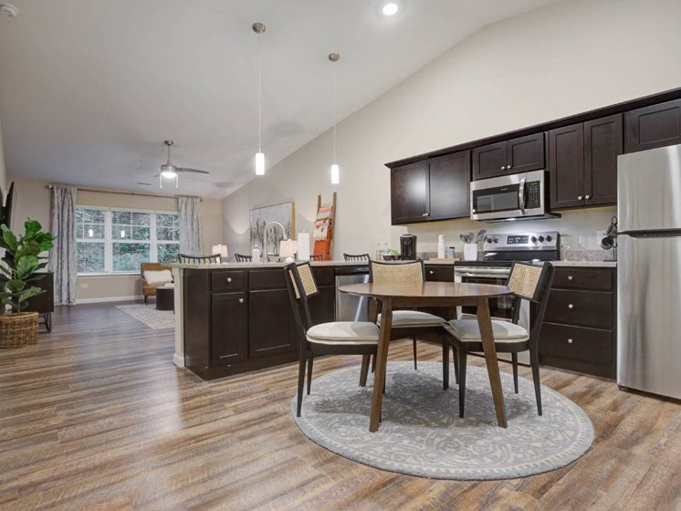 Waukee Iowa Apartment Rentals Redwood Living Redwood Waukee Hickman Road Breezewood Kitchen