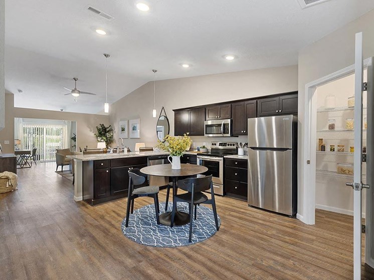 Kent Ohio Apartment Rentals Redwood Kent Tallmadge Road Forestwood Kitchen