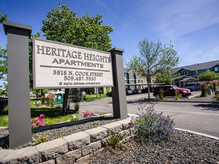 Heritage Heights Entrance Sign
