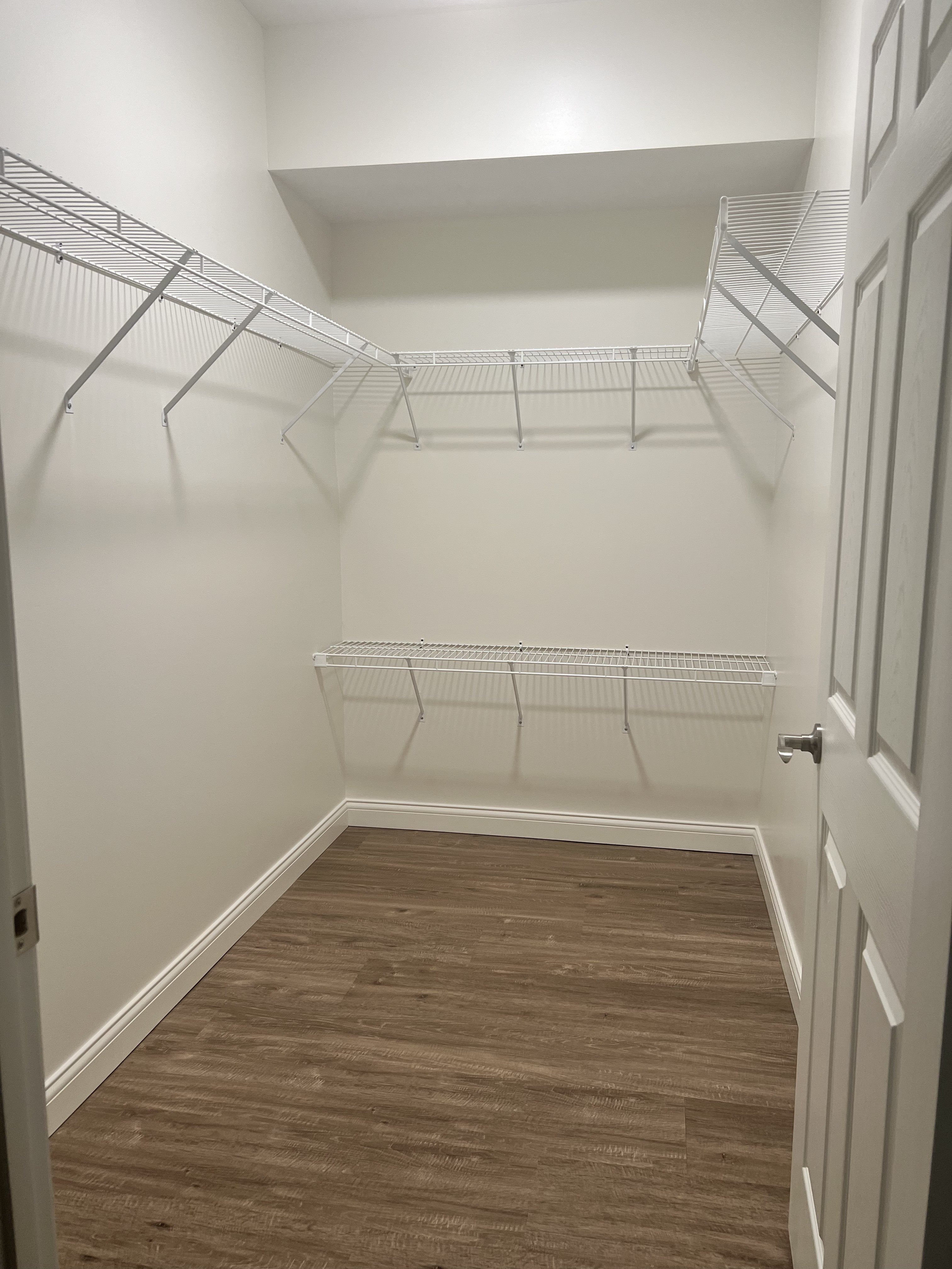 $1490  unit walk-in closet