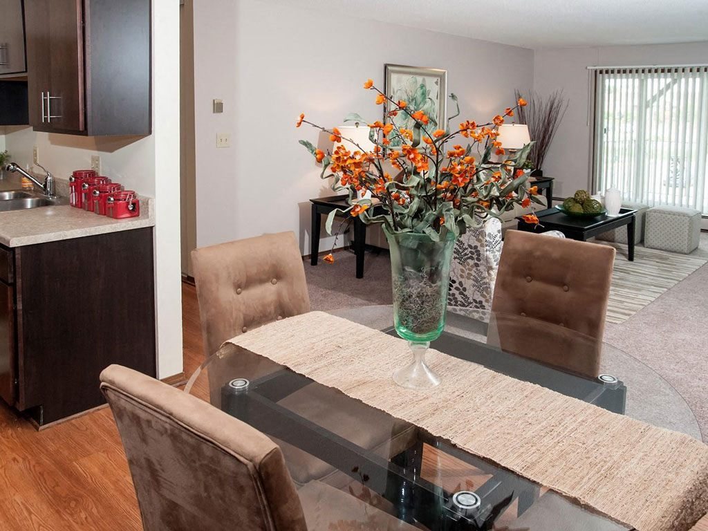 Dining room at Terra Pointe Apartments, Saint Paul, MN, 55119
