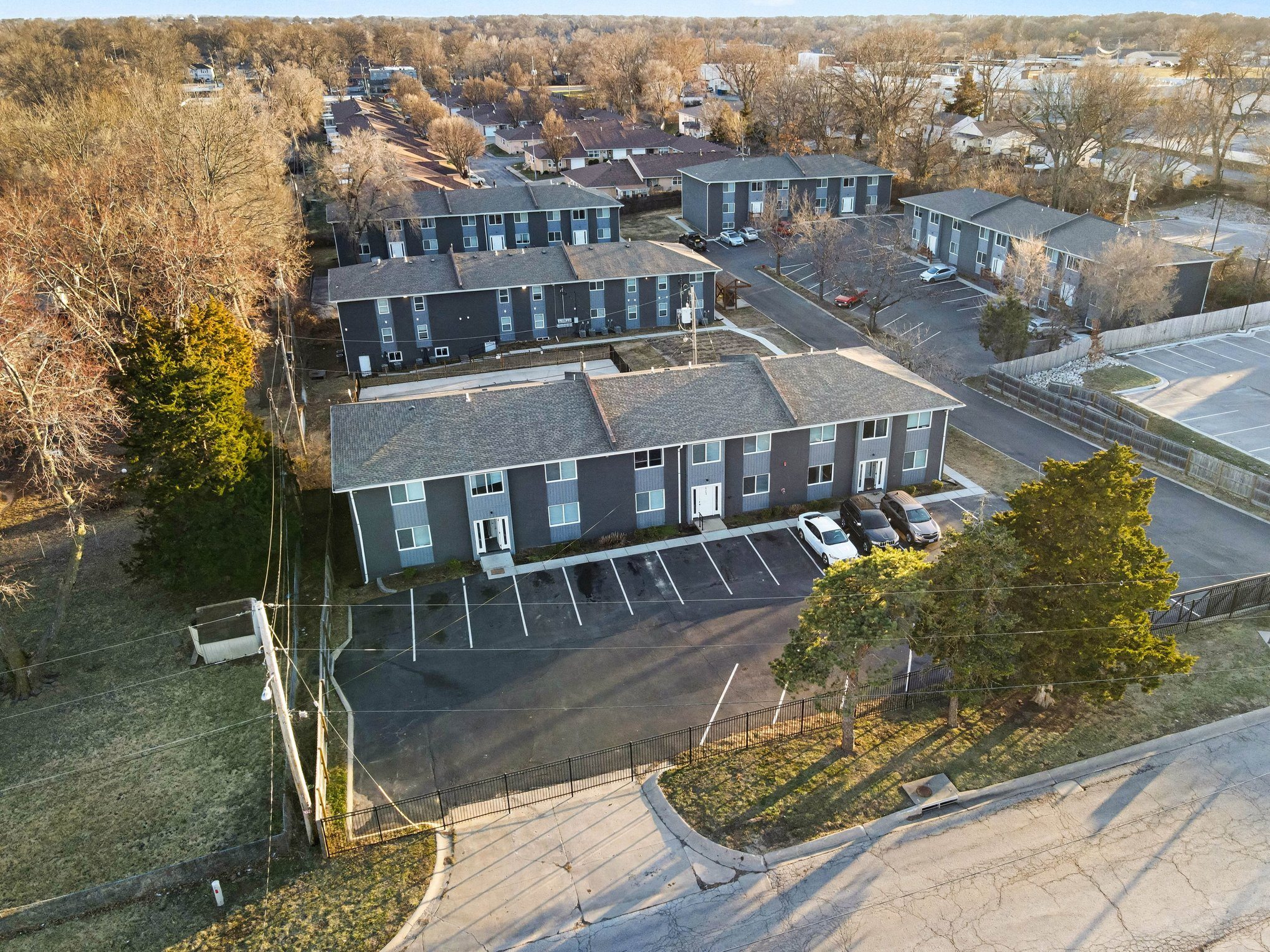 An aerial view of a parking lot and apartment buildings.