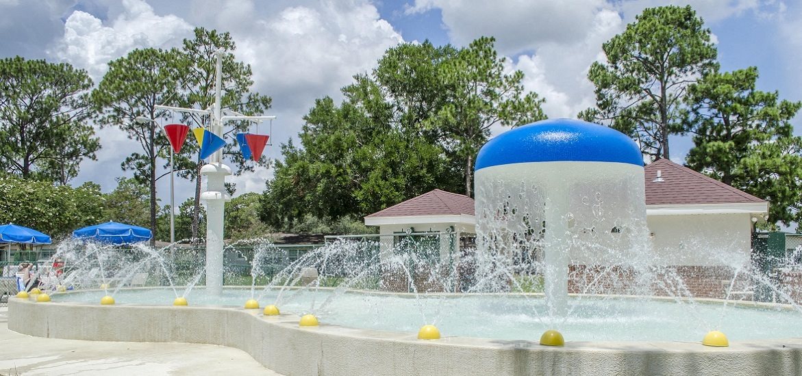 water fountain at the grove water park
