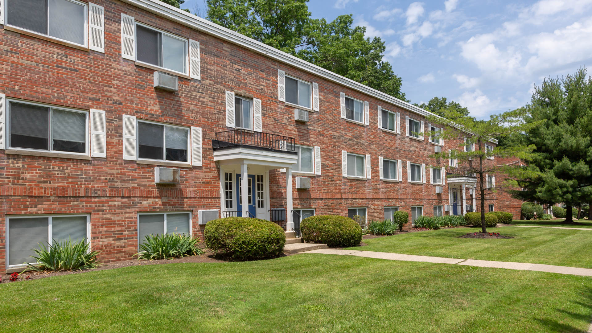 Kensington Club Apartments | Apartments in Rocky River, OH | RENTCafe