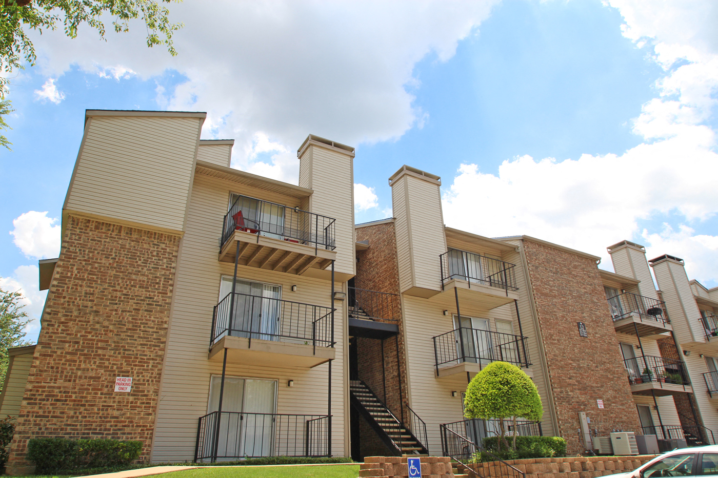 Canyon Creek Apartments in Dallas, TX