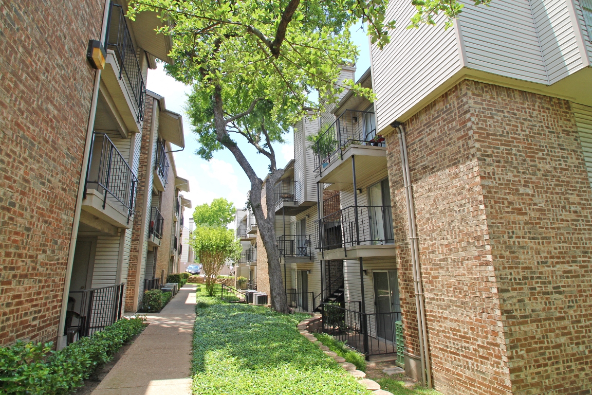 Photos and Video of Canyon Creek in Dallas, TX