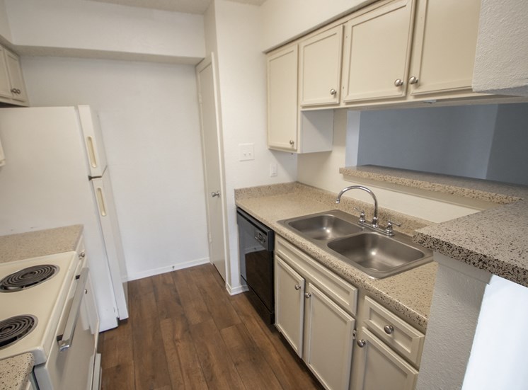 This is a photo of the kitchen in a 1024 square foot 3 bedroom apartment at The Boulders Apartments in Garland, TX.
