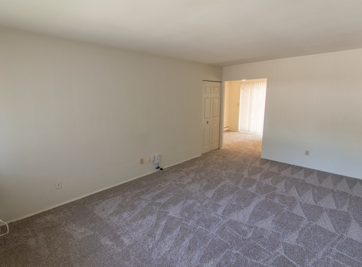 This is a photo of the living room in the 631 square foot, B-style 1 bedroom floor plan at Colonial Ridge Apartments in Cincinnati, OH.