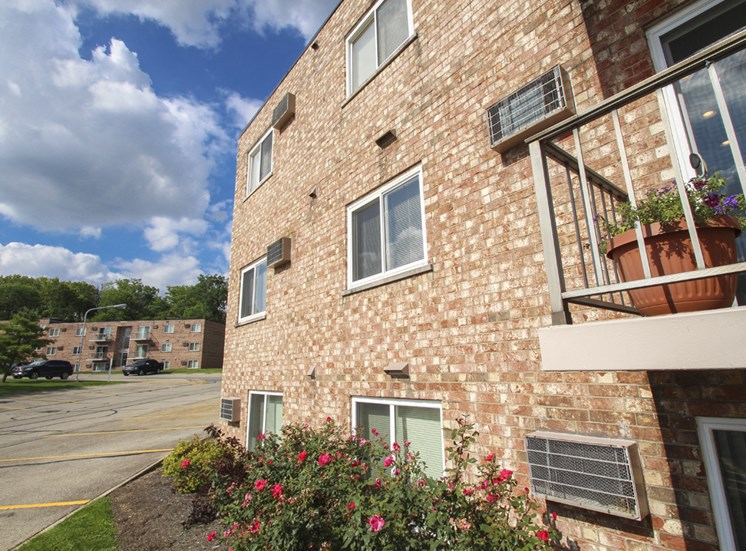 This is a photo of a building exterior at Lisa Ridge Apartments in Cincinnati, OH.