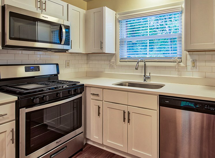 Upgraded kitchen at Millspring Commons Townhouses