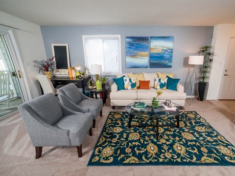 Four-Seasons-Yorktown Living Room