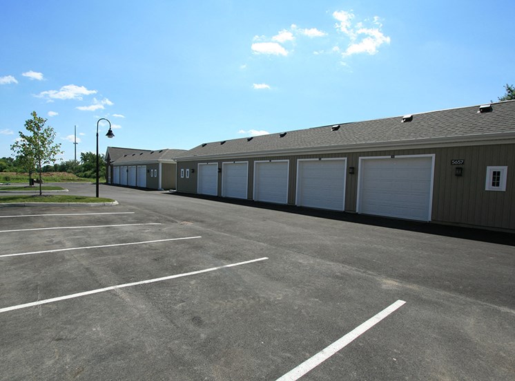garages at luxury apartments in Dublin OH