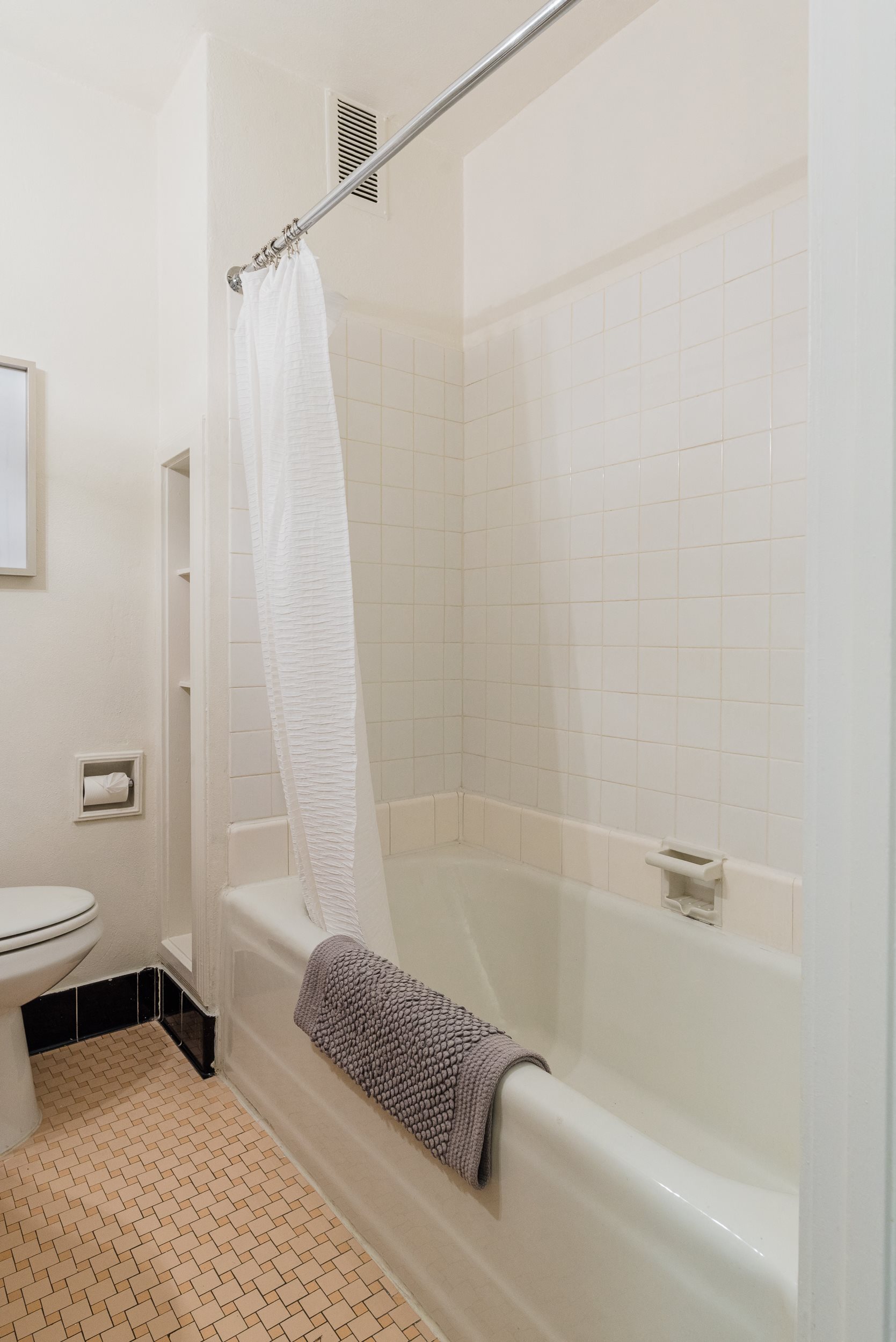 sample studio apartment full-size tub/shower