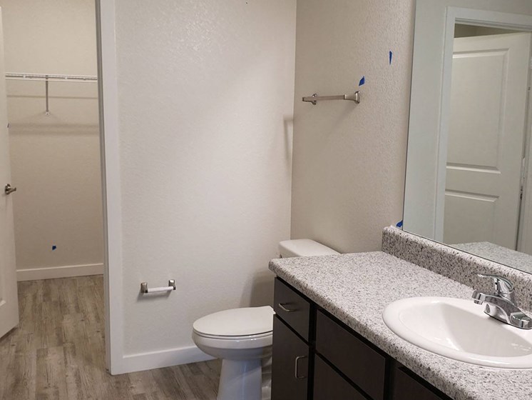 Sydney Trace Apartments Bathroom