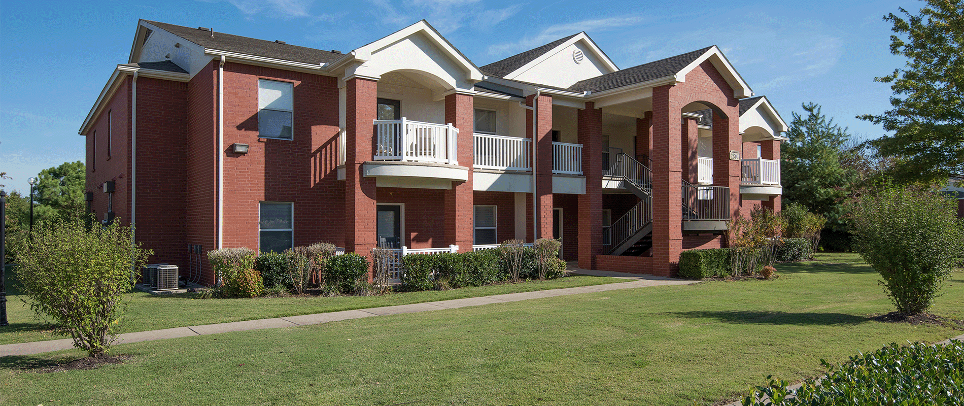 Green Apartments With Penthouse View And Private Balcony photo