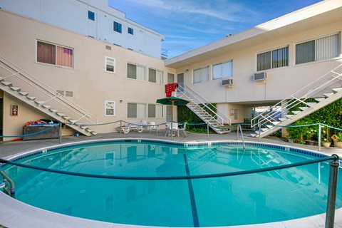 Apartment Building in Los Angeles Pool