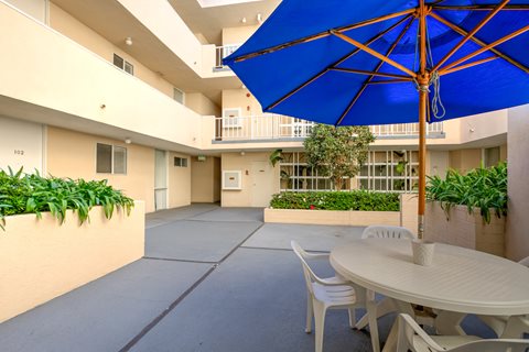 Apartment Building in Santa Monica Courtyard
