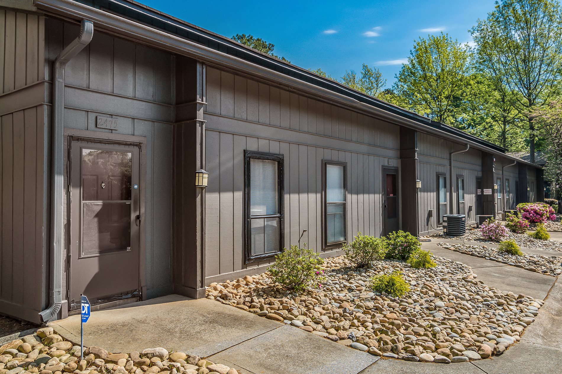 Photos and Video of Pine Village North in Smyrna, GA