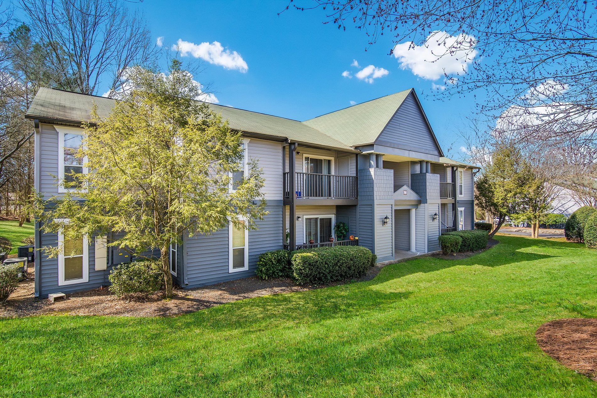 Photos and Videos Arrowood Crossing Apartments in Charlotte, NC