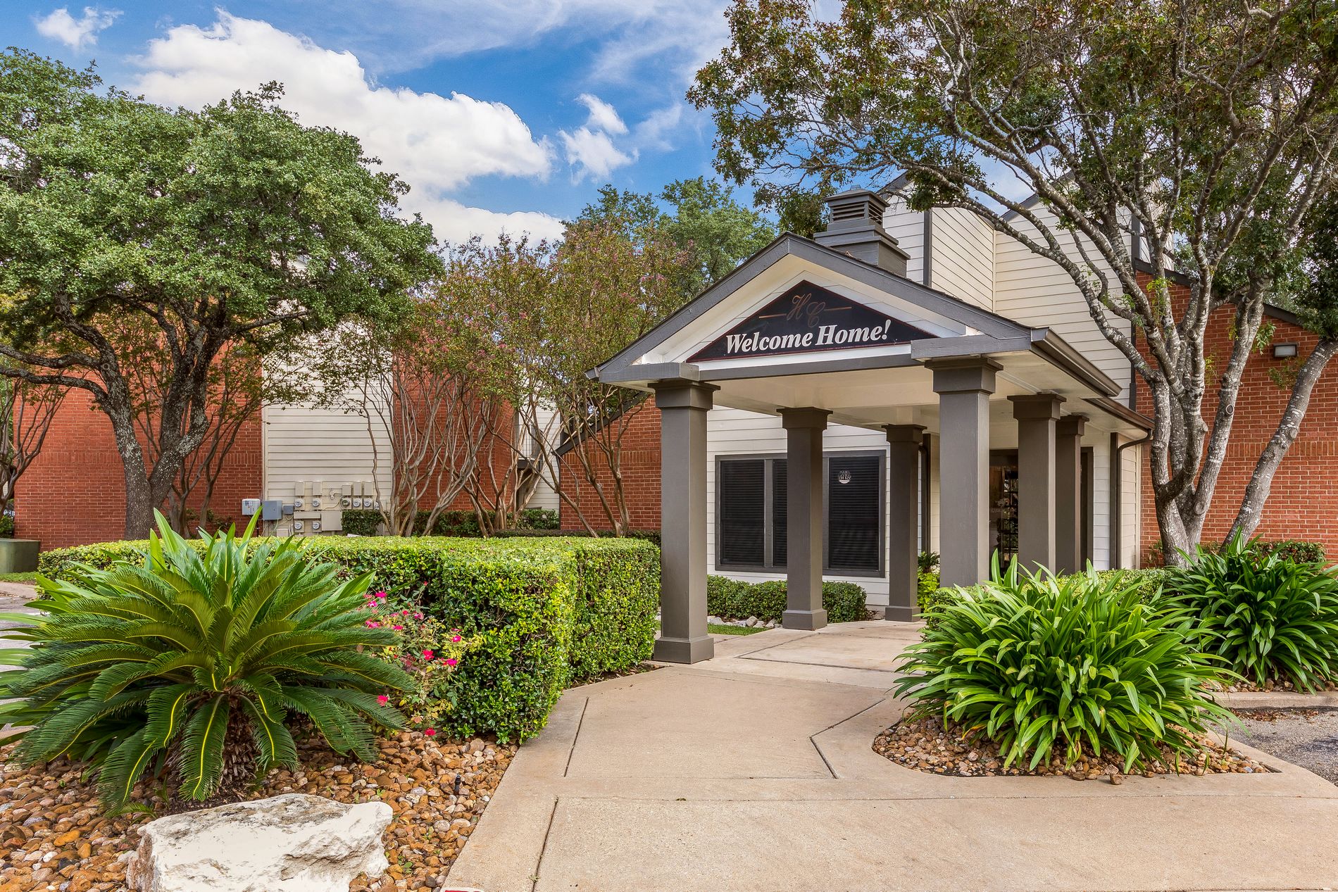 Hunters Chase Apartments in Austin, TX