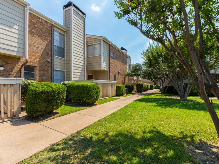 Apartment Budings at Davenport Apartments in Dallas, Texas, TX
