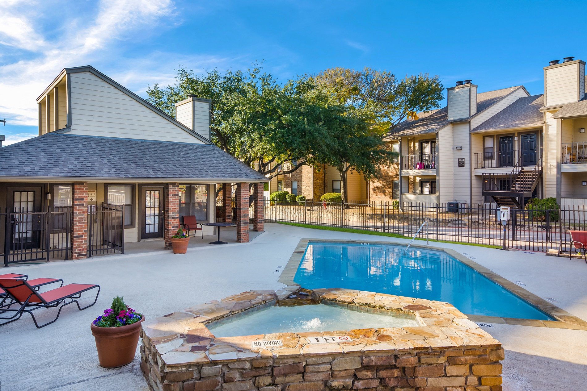 Woodmeade | Apartments in Irving, TX