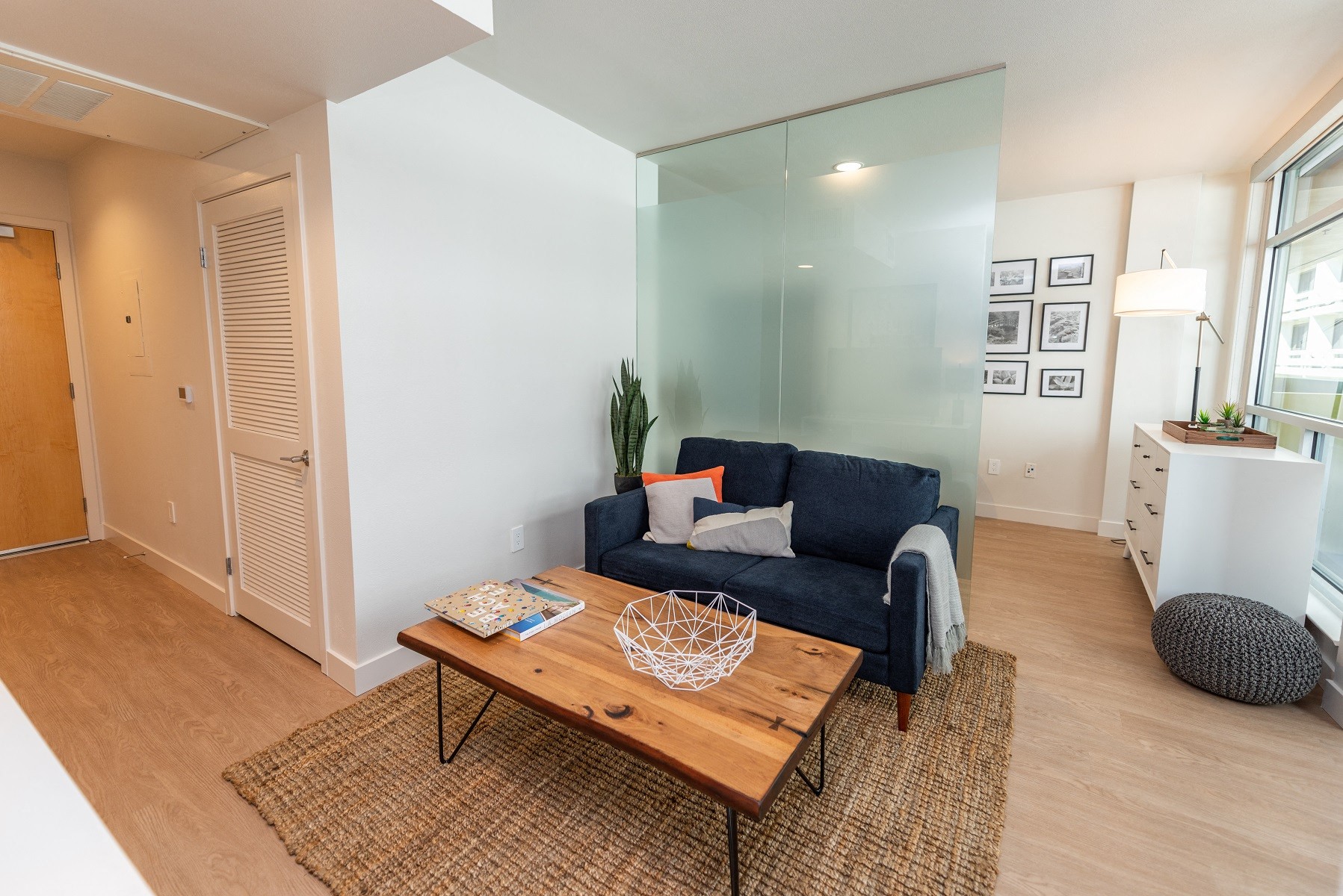 1-Santa-Monica-Apartments-1539-312-2