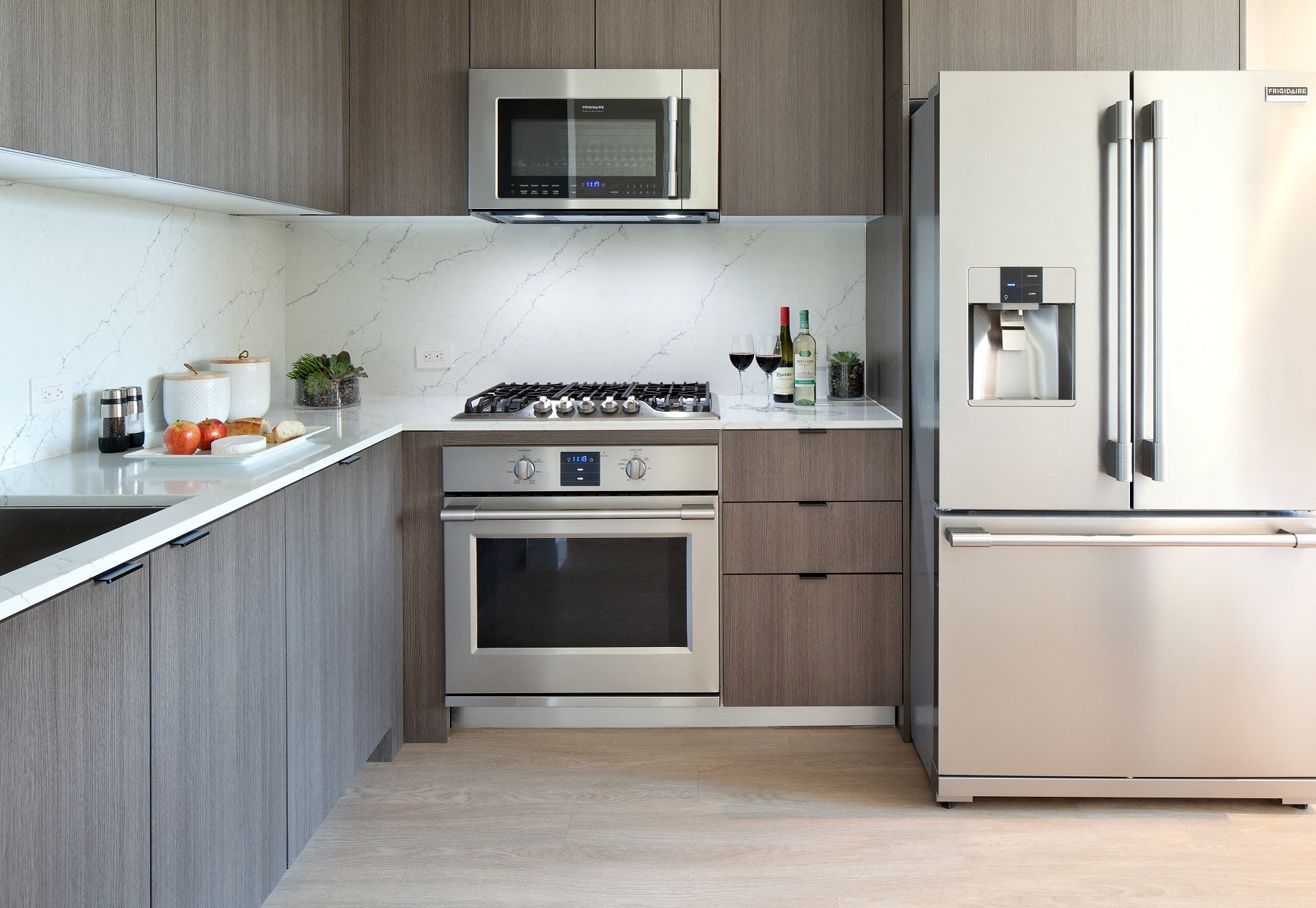 2-NMS-1548-SantaMonica-1bDen-Apt-Image6