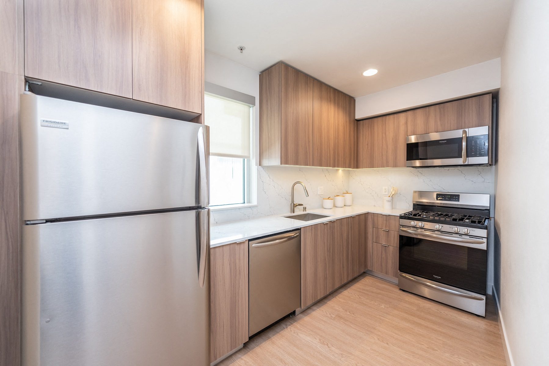 3-Santa-Monica-Apartments-1539-312-6