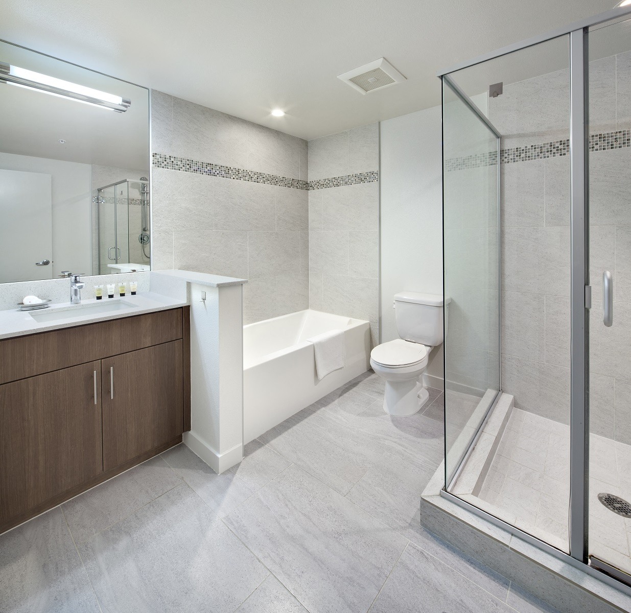 5-NMS-1548-SantaMonica-1bDen-Apt-Image8