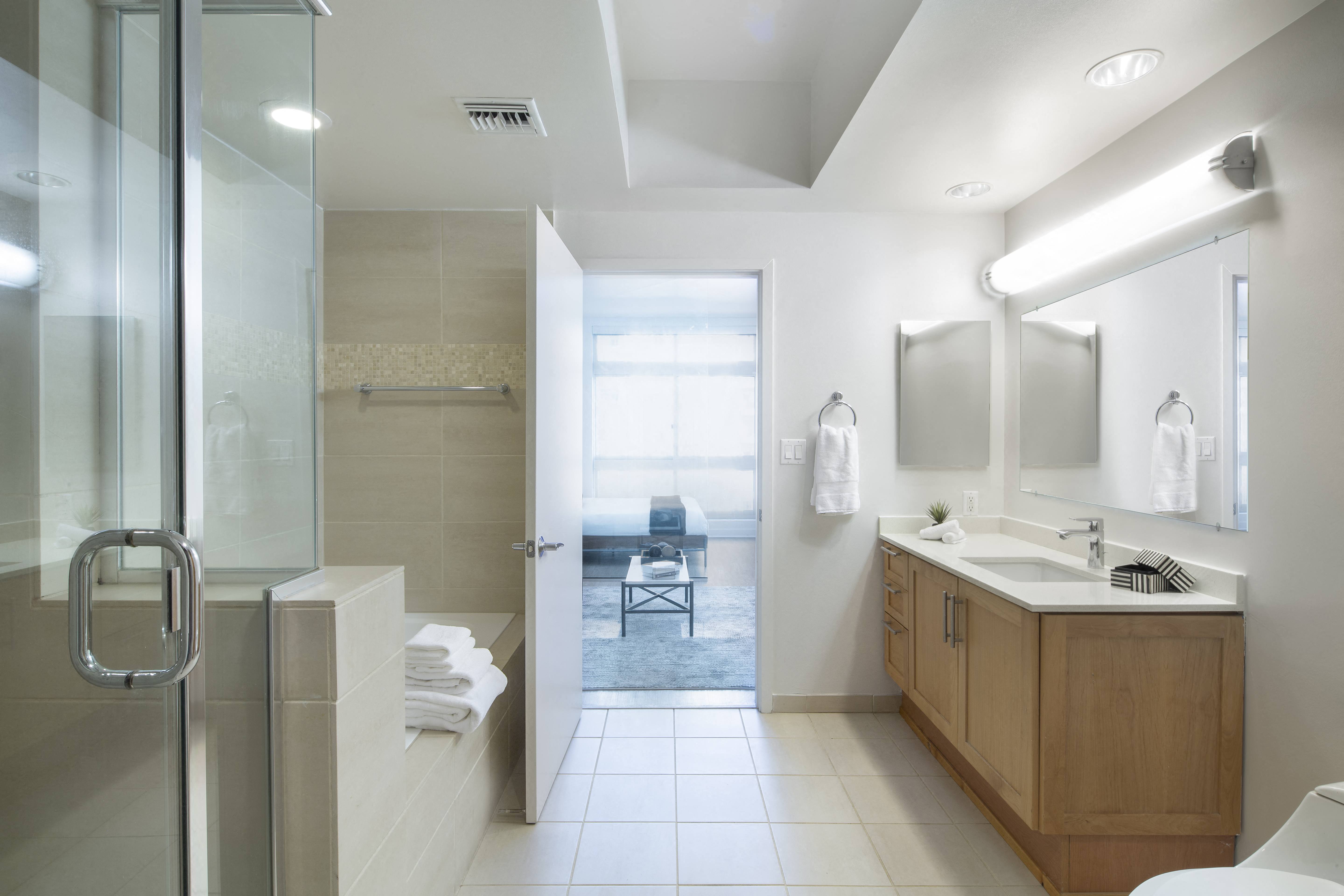 furnished-westwood-apartments-primary-suite