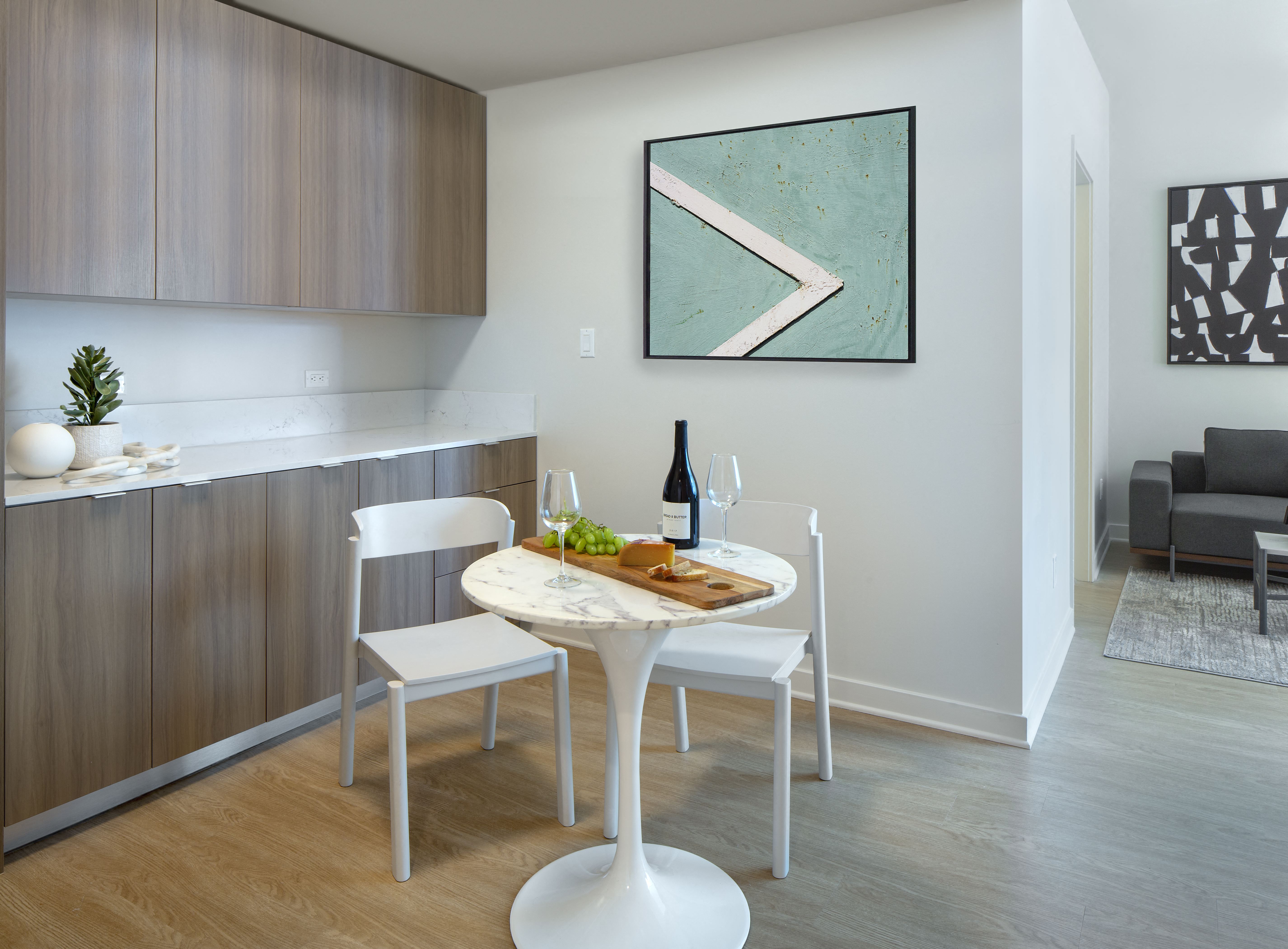 furnished-westwood-apartments-primary-suite