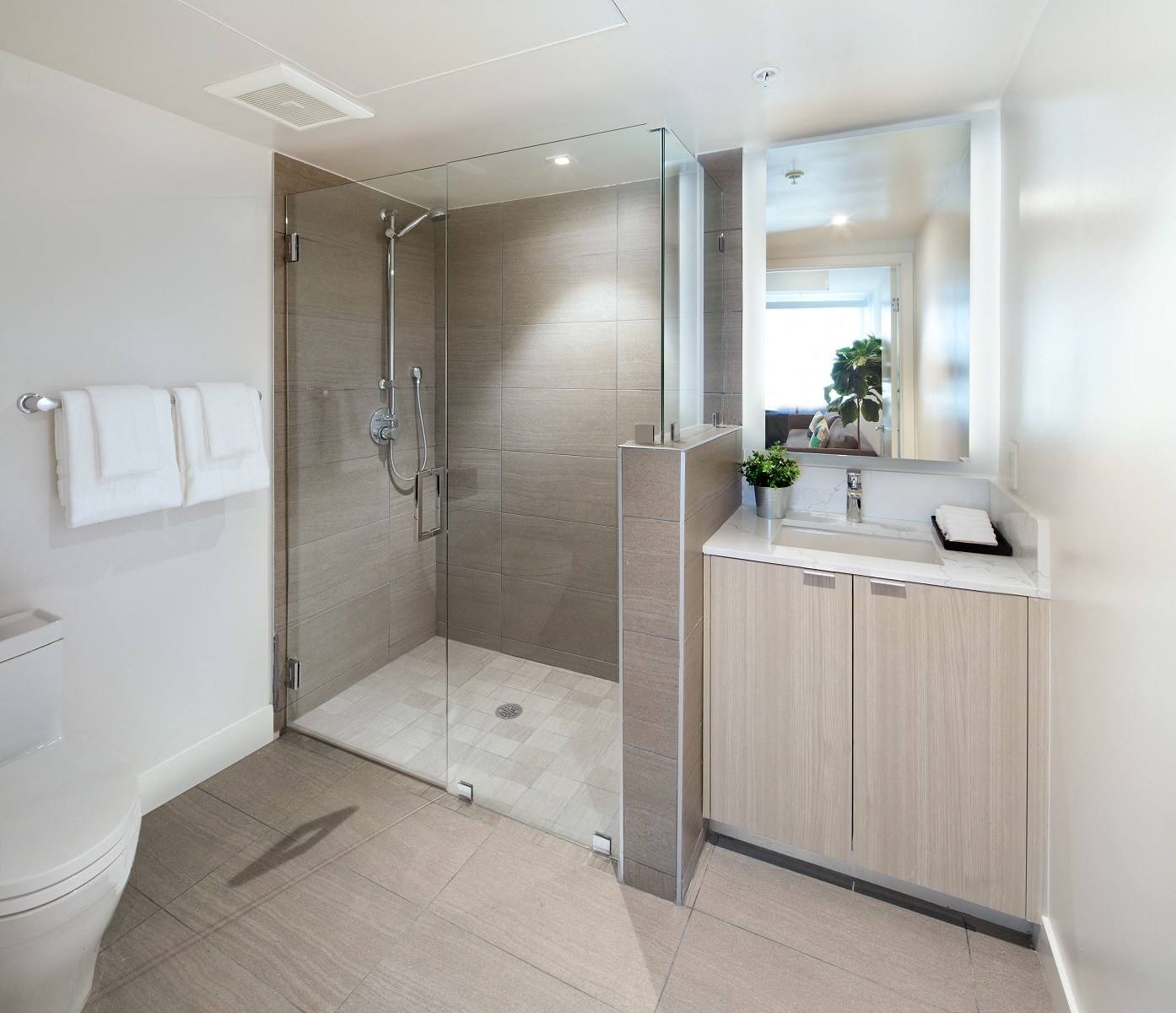 west-la-luxury-apartment-1759-beloit-bathroom