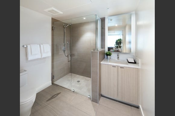 west-la-luxury-apartment-1759-beloit-bathroom