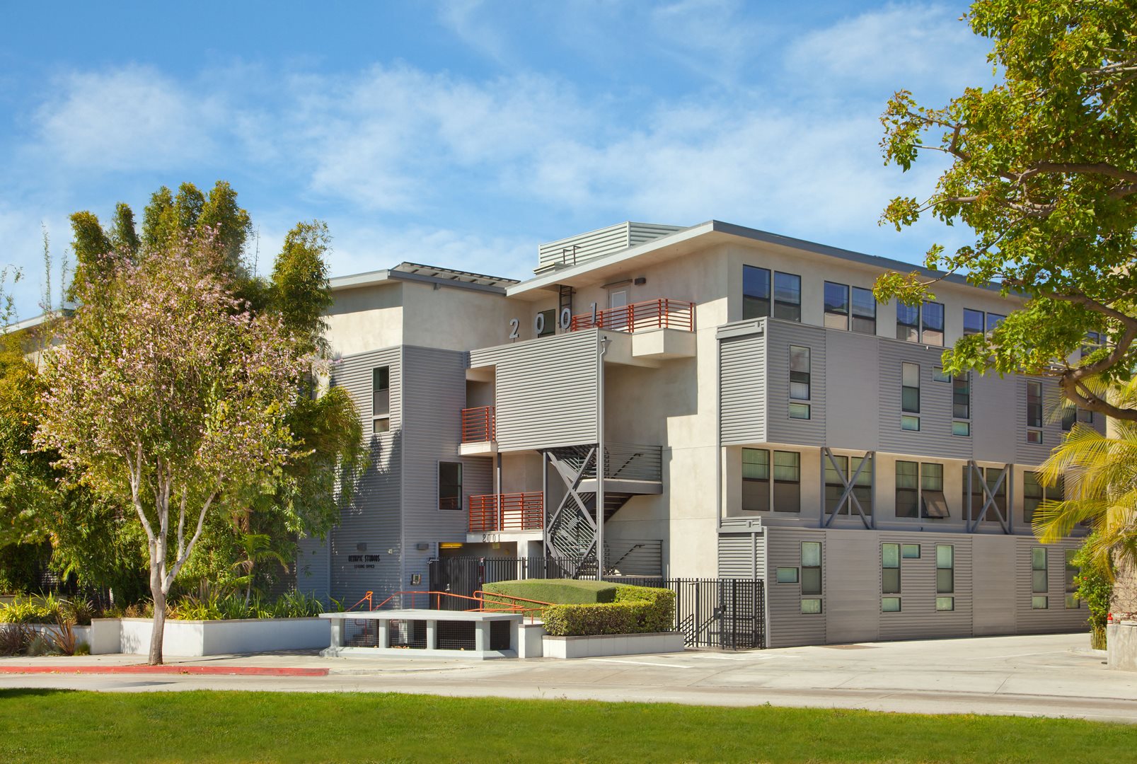 Santa-Monica-Affordable-Apartments-SAMO-Apartments-Olympic-Studios-Exterior-Facade